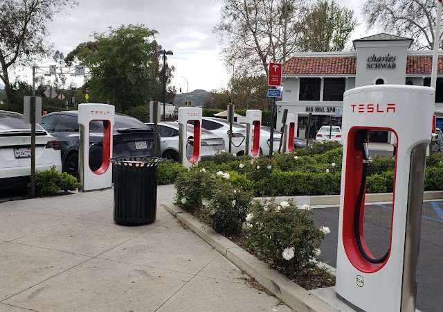 Tesla Supercharger in Thousand Oaks California