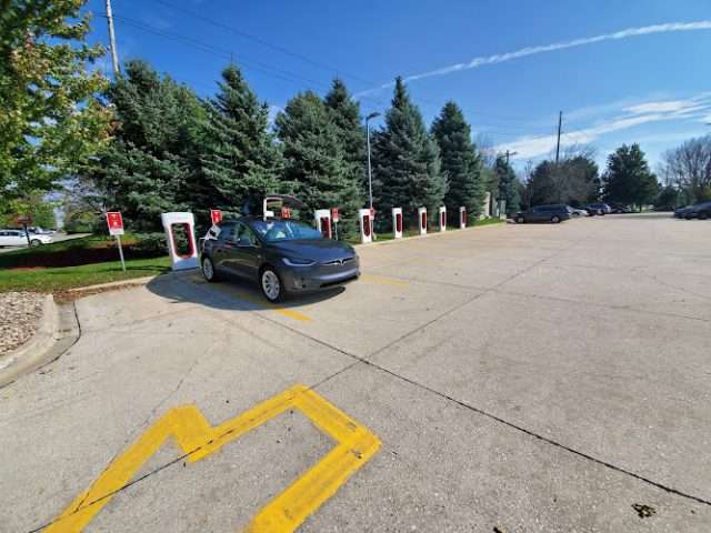Tesla Supercharger in Davenport Iowa