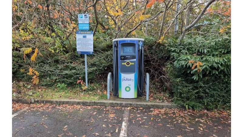 bp pulse Charging Station EV Charging Station at B4290