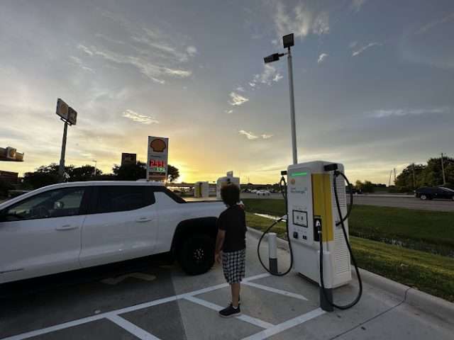 Shell Recharge Charging Station in Manvel Texas