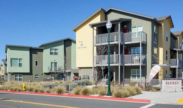 Esposti Park Apartments in Windsor California