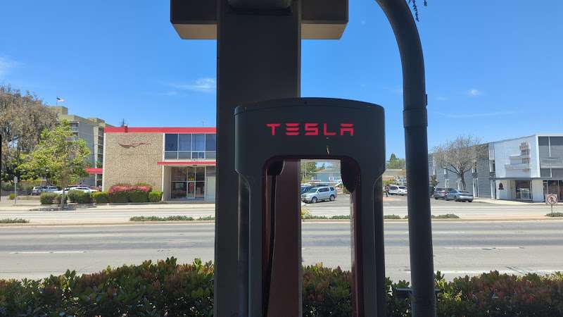 Tesla Supercharger EV Charging Station at Town Center E #371