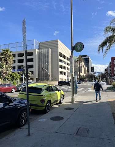 Flo Charging Station in Los Angeles California