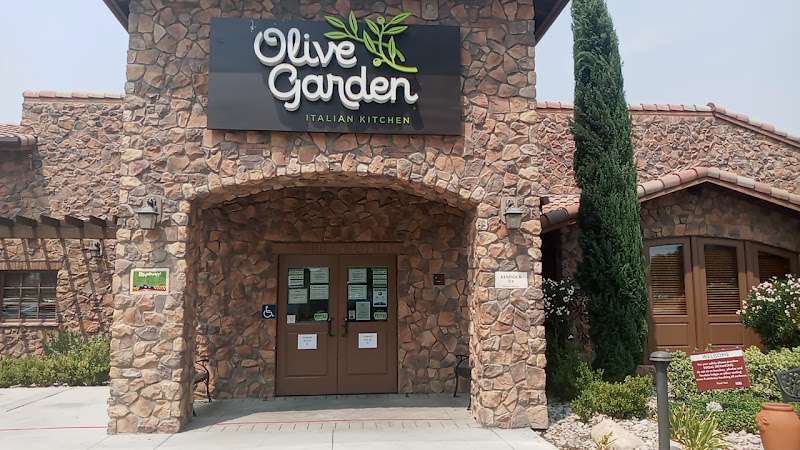 Olive Garden Italian Restaurant EV Charging Station at 6501 Fallbrook Ave