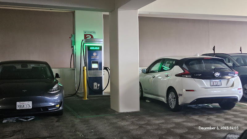 ChargePoint Charging Station EV Charging Station at 288 Golf Course Dr W