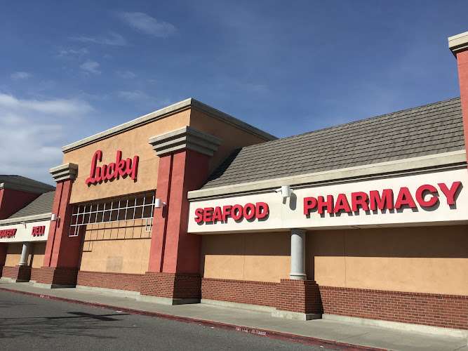 Lucky EV Charging Station at 565 W Capitol Expy