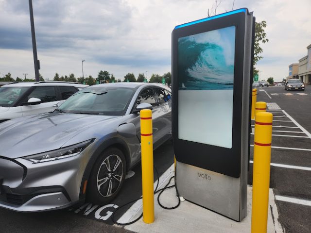 Shell Recharge Charging Station in Lodi New Jersey