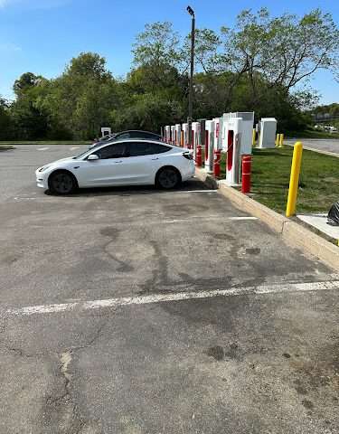 Tesla Supercharger in Newton Massachusetts