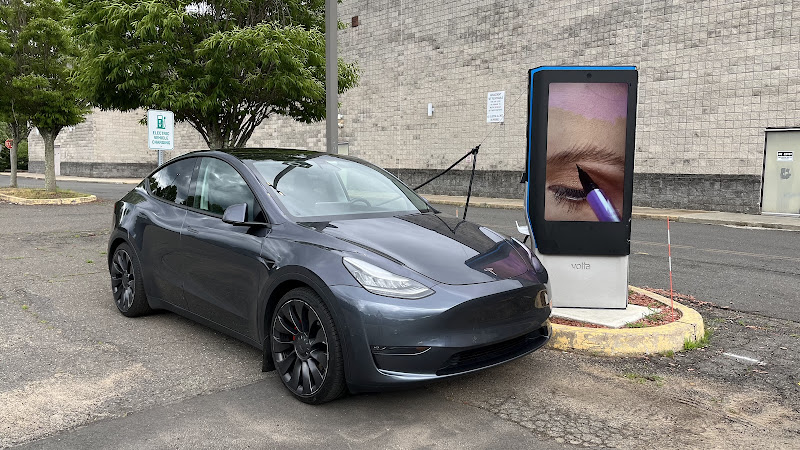 Shell Recharge Charging Station EV Charging Station at 1824 Meriden-Waterbury Turnpike
