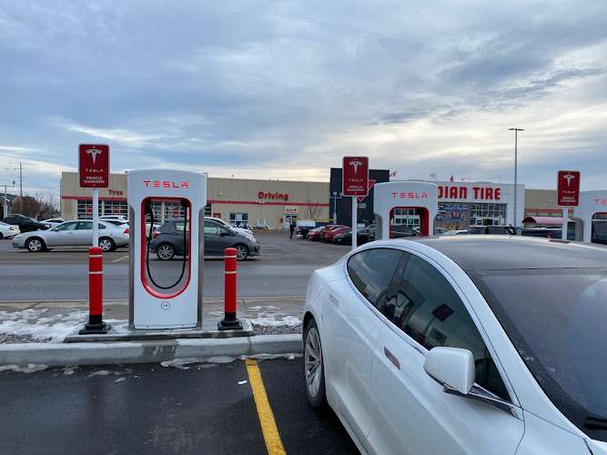 Tesla Supercharger EV Charging Station at Elgin St W #1125