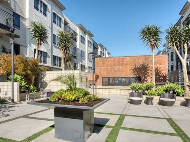 5600 Wilshire Apartments in Los Angeles California