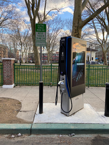 Shell Recharge Charging Station EV Charging Station at 346 10th St