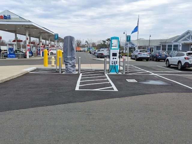 Applegreen Electric Charging Station in Fairfield CT