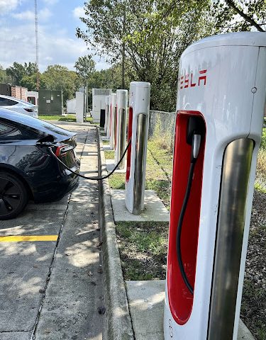 Tesla Supercharger in Colonial Heights Virginia