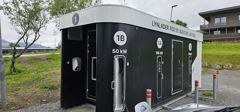 Supercharge Charging Station EV Charging Station at Øvre Industrivei 15