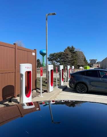 Tesla Supercharger in Pleasant Prairie Wisconsin