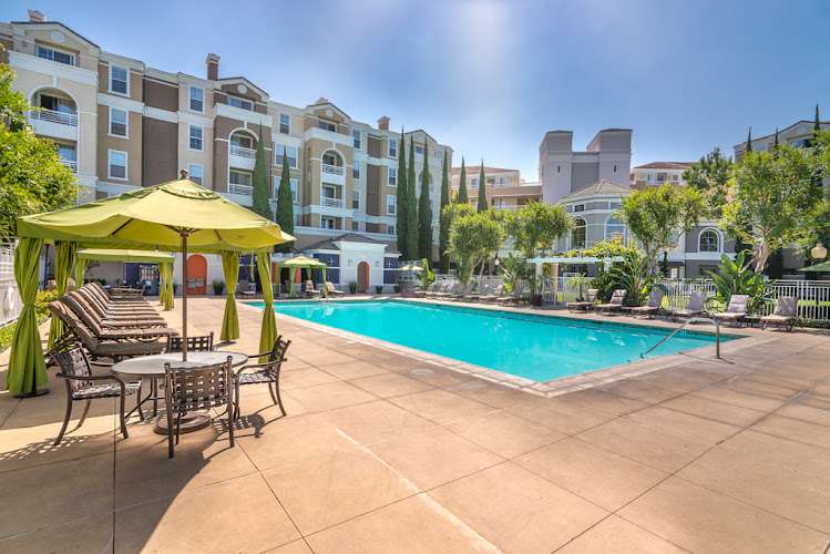 Pinnacle at MacArthur Place Apartments EV Charging Station at 31 E Macarthur Cres