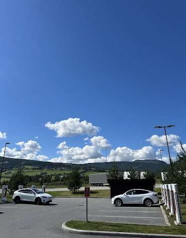 Tesla Supercharger in Vinstra Norway 2640