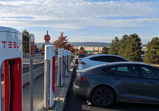 Tesla Supercharger in Moosic Pennsylvania