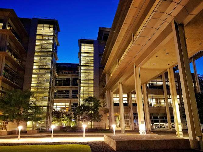 CalPERS Sacramento Regional Office EV Charging Station at 400 Q St