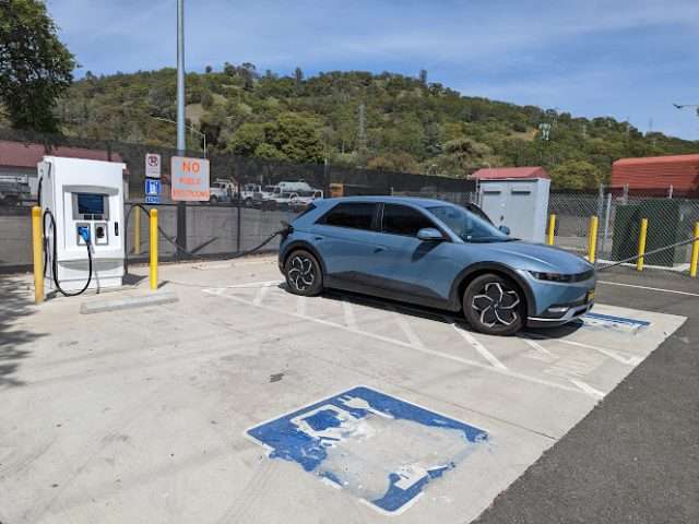 Electric Vehicle Charging Station in Clearlake Oaks California