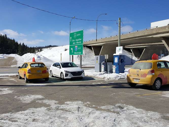 Circuit électrique Charging Station EV Charging Station at Laurentian Autoroute