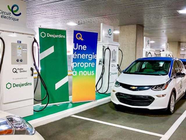 Circuit électrique Charging Station in Montreal Quebec Canada