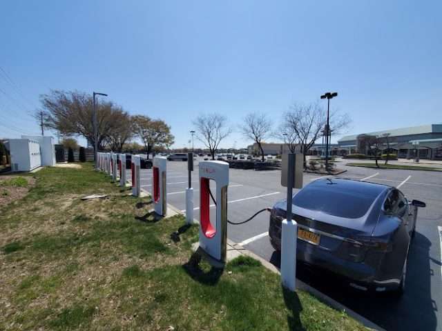 Tesla Supercharger in Islandia New York