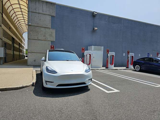 Tesla Supercharger EV Charging Station at NJ-17 #501