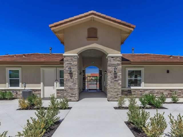 Edgewater Apartments in Pittsburg California