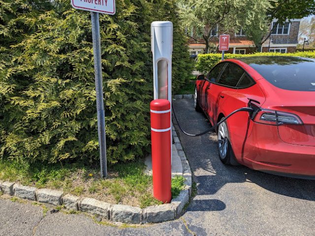 Tesla Supercharger in Water Mill New York