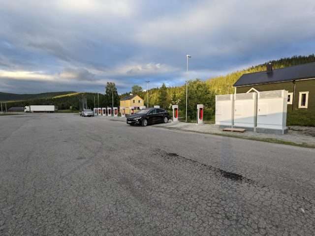 Tesla Supercharger in Brekkvasselv Norway 7896