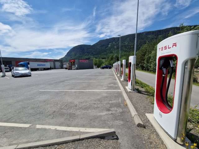 Tesla Supercharger in Øyer Norway 2636