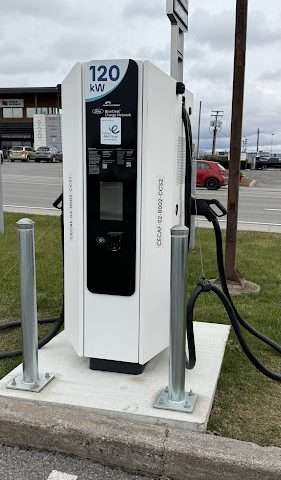Circuit électrique Charging Station in Gatineau Quebec Canada