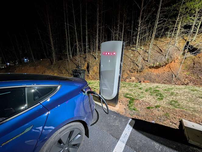 Tesla Supercharger EV Charging Station at S Main St #7275