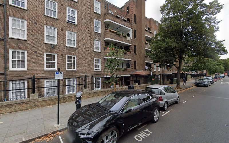 Source London Charging Station EV Charging Station at 104 Clarendon Rd