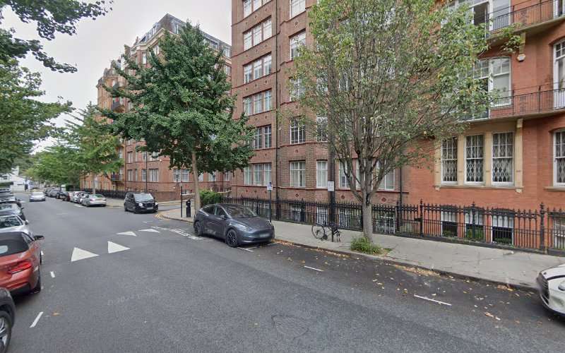 Source London Charging Station EV Charging Station at 49 Oakwood Ct