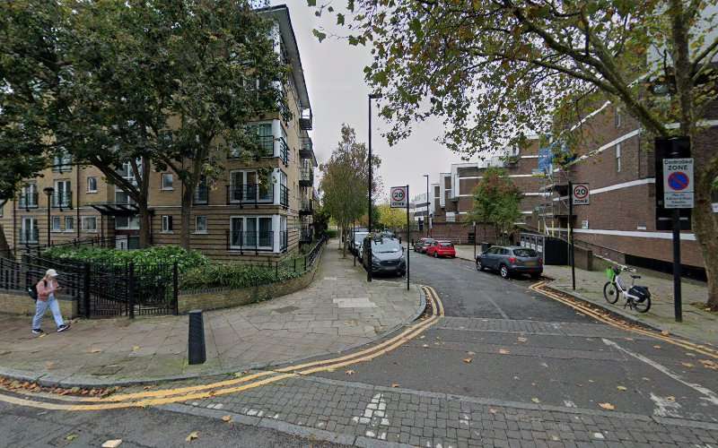 Shell Recharge Charging Station EV Charging Station at 1 Clephane Rd