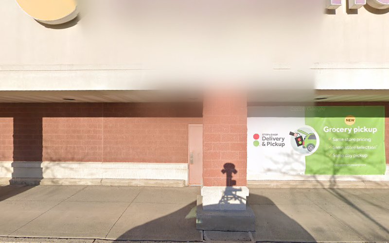 Shell Recharge Charging Station EV Charging Station at 425 Lewandowski St