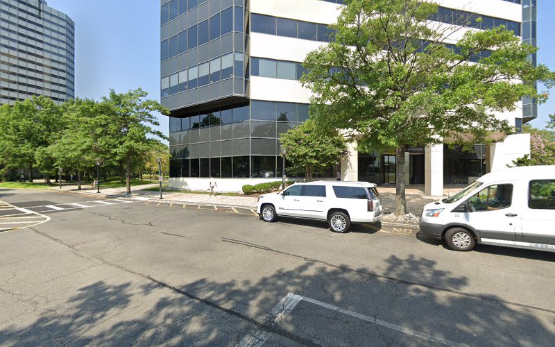 ChargePoint Charging Station EV Charging Station at 1 Meadowlands Plaza