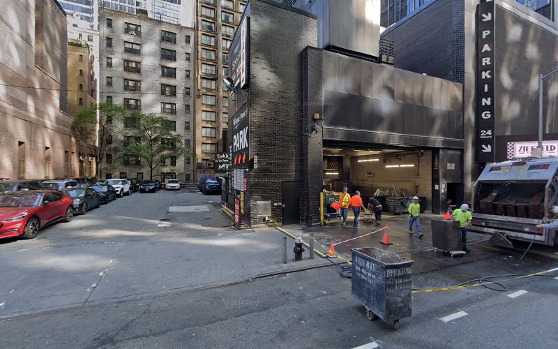 ViaLynk Charging Station EV Charging Station at 133 W 54th St