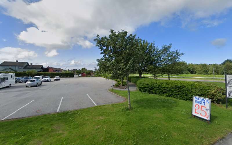 Uno-X Charging Station EV Charging Station at Reevegen 13