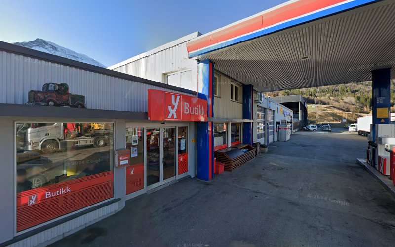 Powered by E.ON Drive & Clever Charging Station EV Charging Station at Tyinvegen 5340