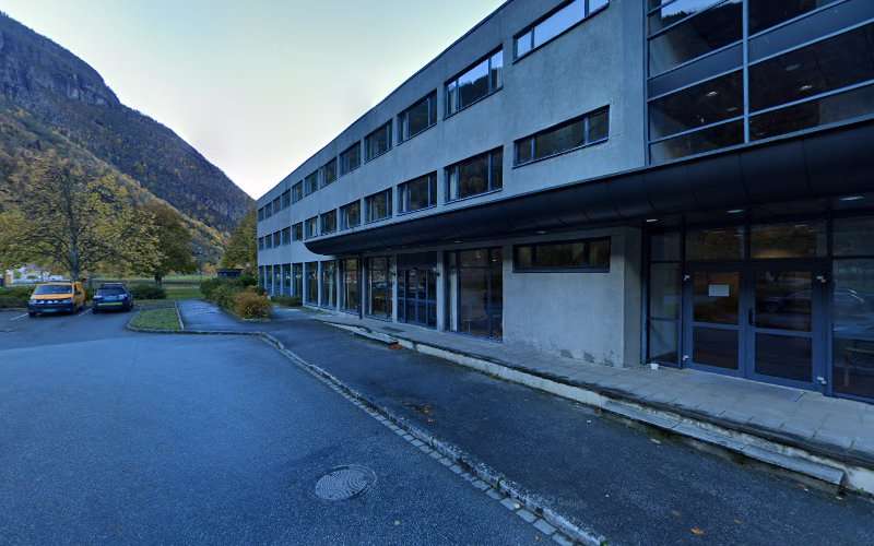 Lade i Norge Charging Station EV Charging Station at 9 Øyraplassen LÆRDAL