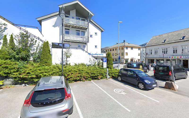 Vågsøy parkering Charging Station EV Charging Station at Gate 1 1