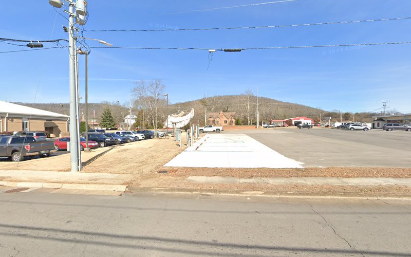 ChargePoint Charging Station EV Charging Station at 404 E Willow St