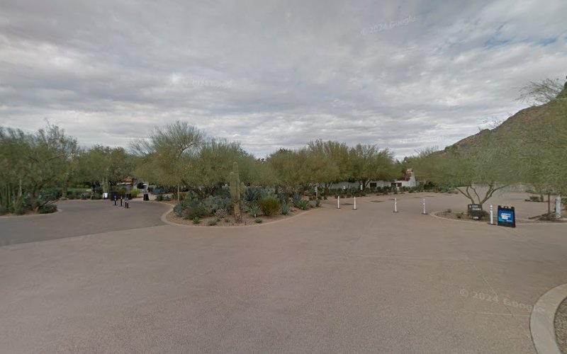 Blink Charging Station EV Charging Station at 5550 E Lincoln Dr