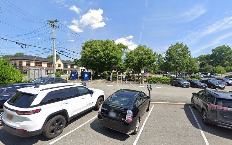 FLO Charging Station EV Charging Station at 440 White Plains Rd