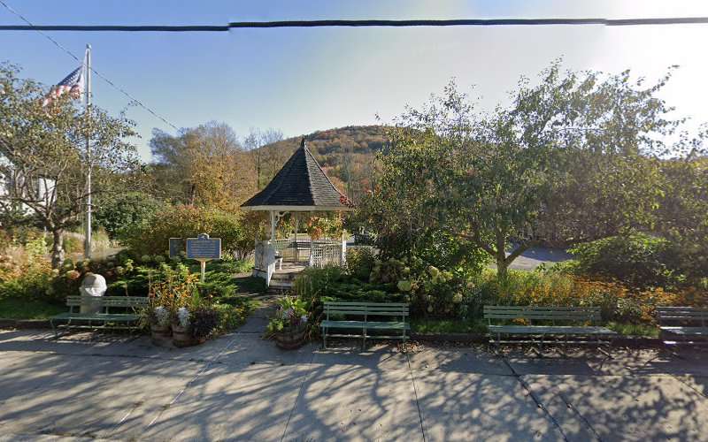 ChargePoint Charging Station EV Charging Station at 1017 Main St