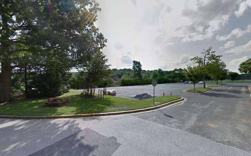 Shell Recharge Charging Station EV Charging Station at 2614 Kenhill Dr